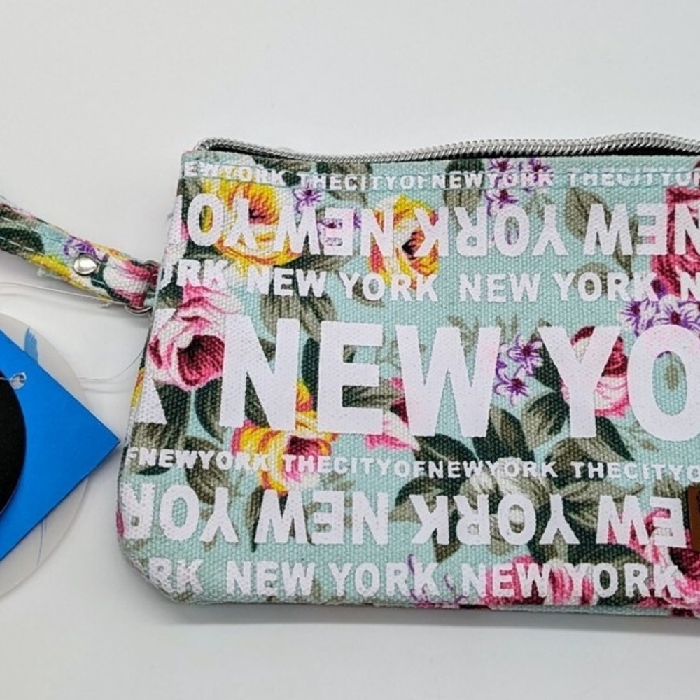 Robin Ruth Floral New York Wristlet - Multicolor
